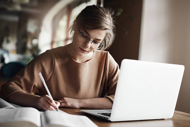 NiSV Akademie: Weiterbildung über MOOCs – kann das funktionieren?
